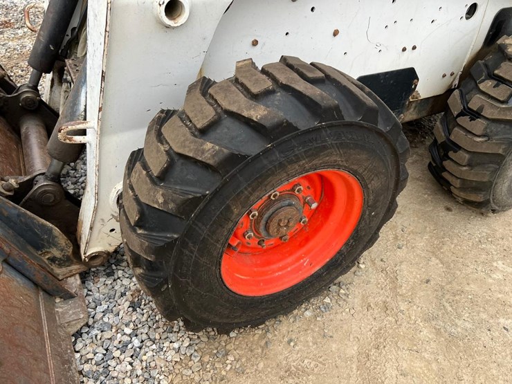 2008-bobcat-s300-image-12
