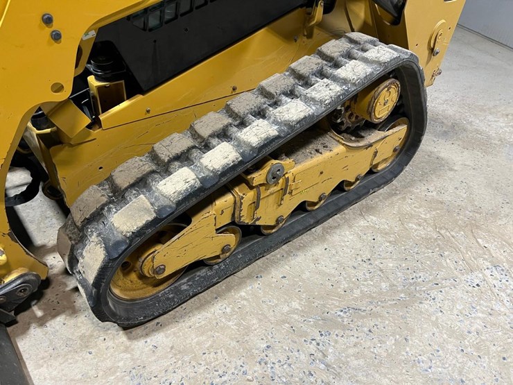 2019-caterpillar-259d3-image-12