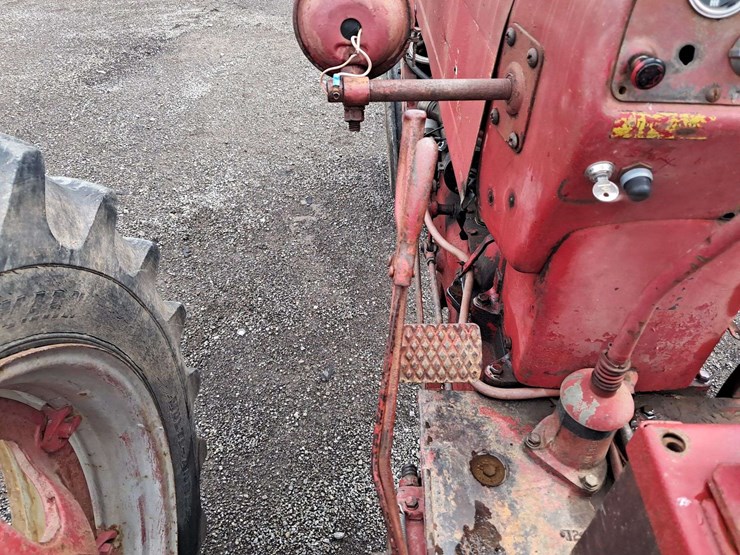 farmall-350-2wd-tractor-image-20
