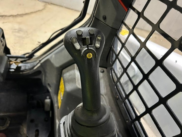 2022-bobcat-t66-image-27