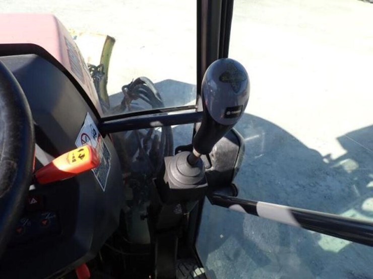 2016-kubota-m7040d-image-15