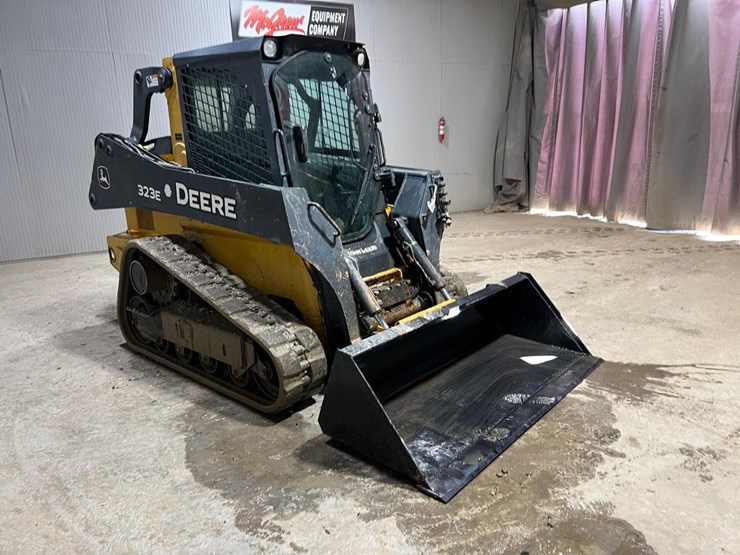 deere-323e-image-7