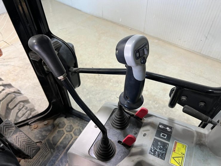 2017-caterpillar-903c2-image-30