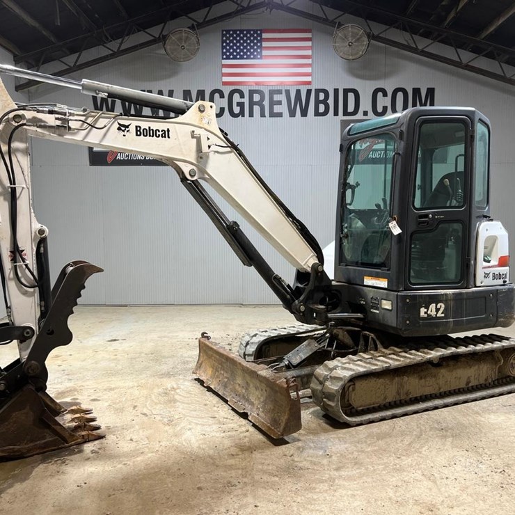 2016 BOBCAT E42