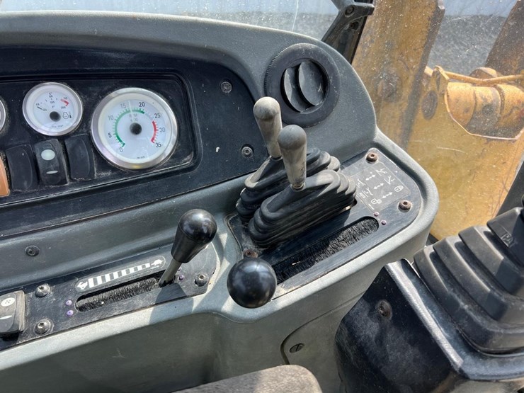 caterpillar-430d-image-27
