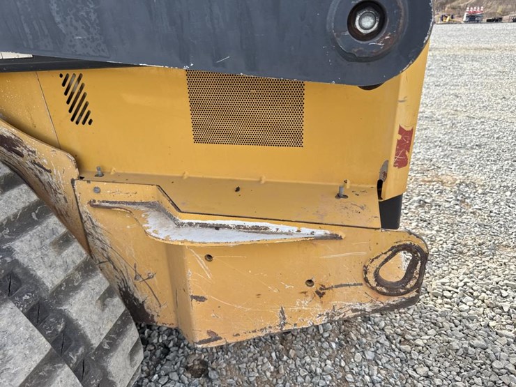 deere-323e-image-28