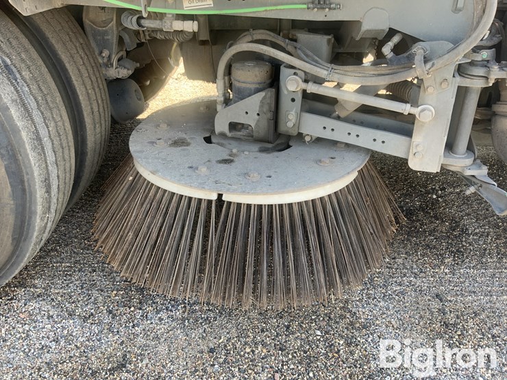 2015-elgin-broom-bear-image-13