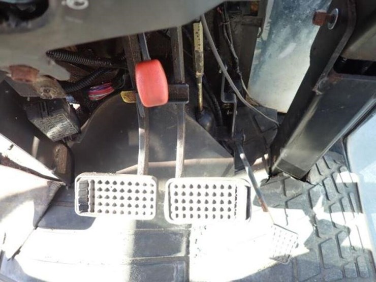 2016-kubota-m7040d-image-19