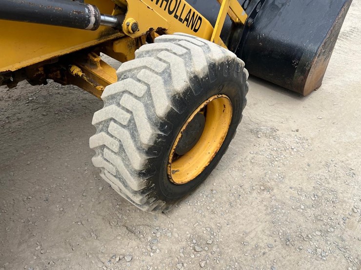 new-holland-b95-image-23
