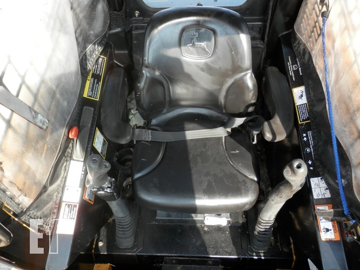 deere-320-image-9