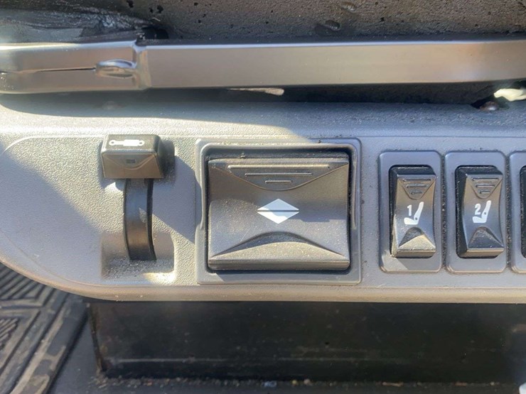 2013-freightliner-cascadia-semi-truck-image-56