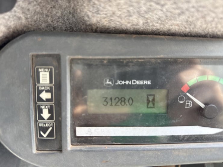deere-323e-image-44