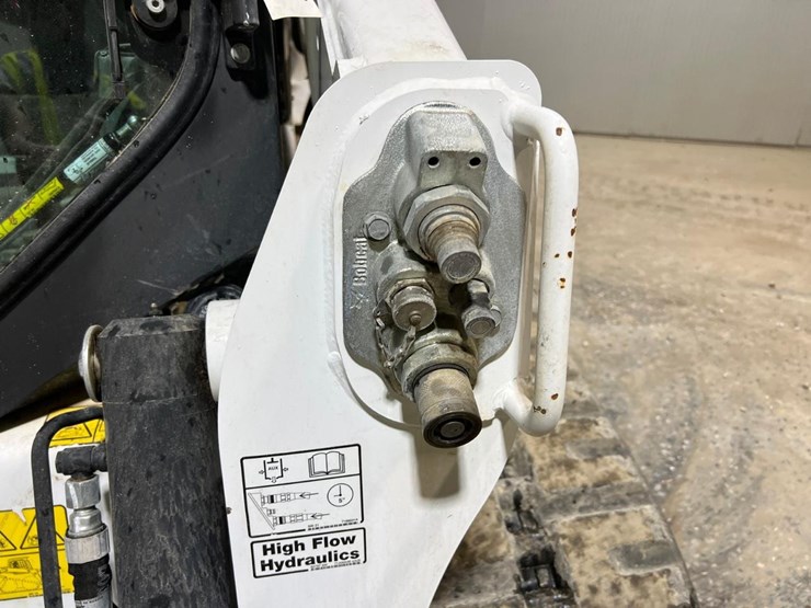 2023-bobcat-t770-image-11