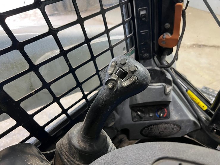 2023-bobcat-t770-image-27