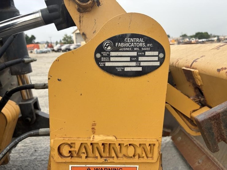 2015-deere-210l-image-9