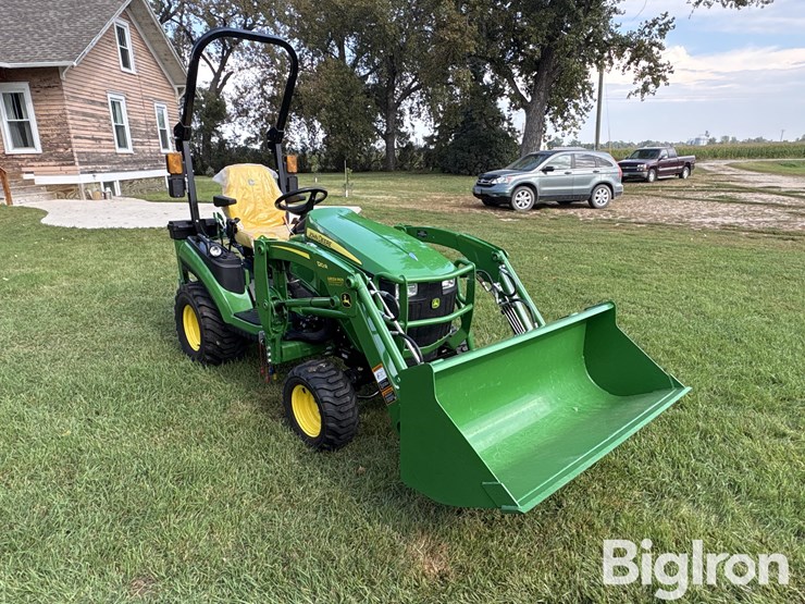 2021-john-deere-1025r-image-3