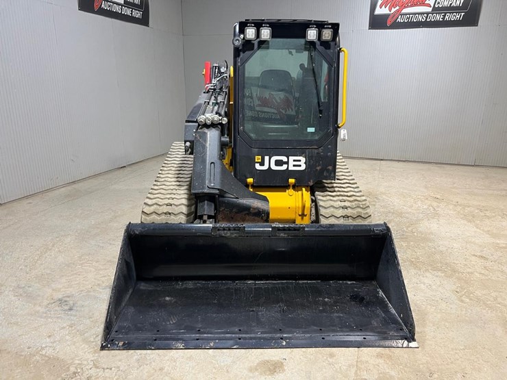 2023-jcb-3ts-8t-image-8