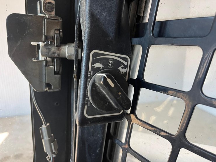 2019-bobcat-t870-image-33