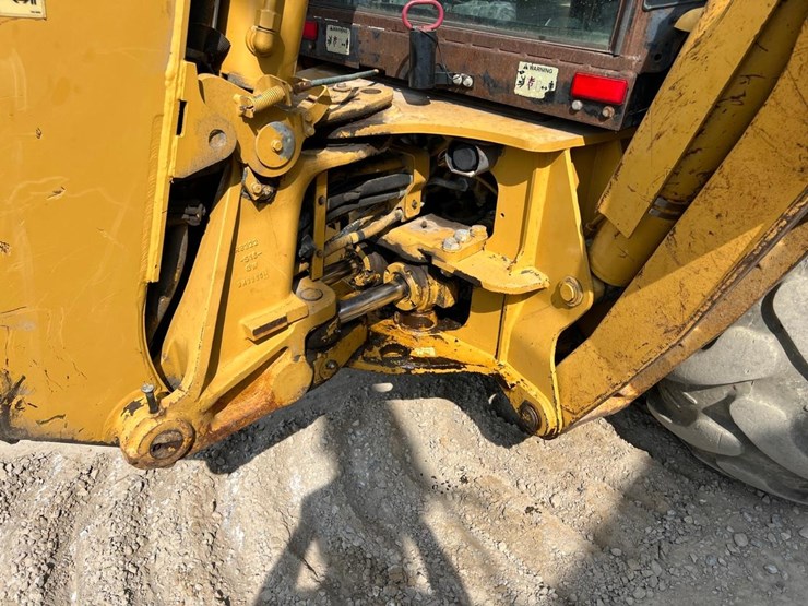 caterpillar-430d-image-19