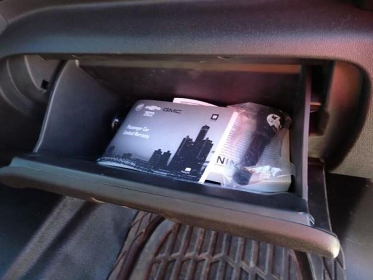 2022-chevrolet-2500hd-image-39