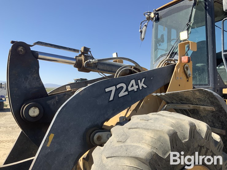 2019-deere-724k-image-14