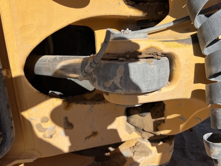 2020-volvo-a60h-image-16