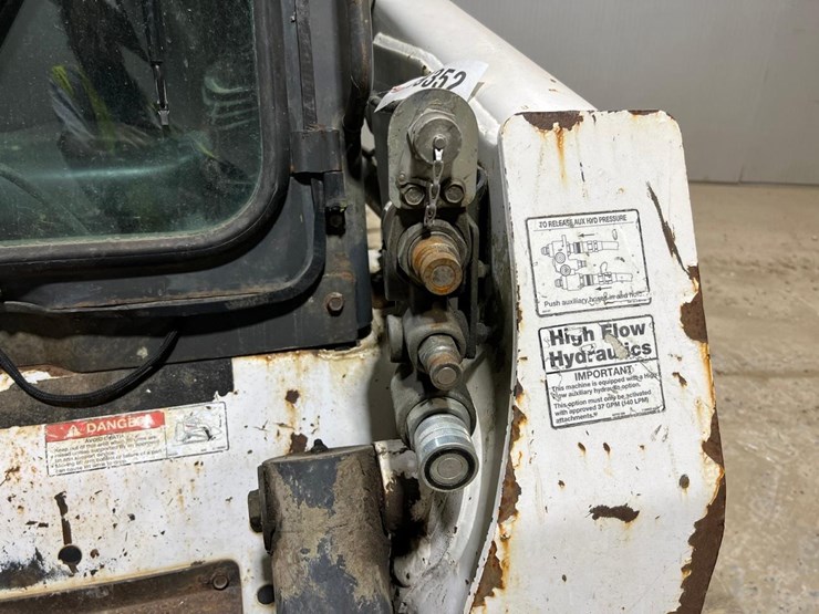 2006-bobcat-t250-image-11