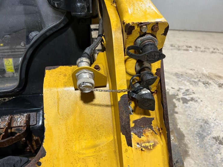 2022-caterpillar-259d3-image-11
