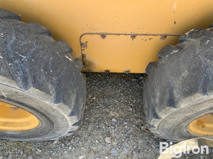 2011-deere-332d-image-14