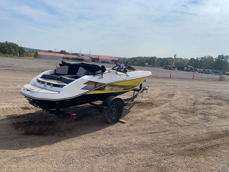 2020-scarab-party-jet-boat-image-4