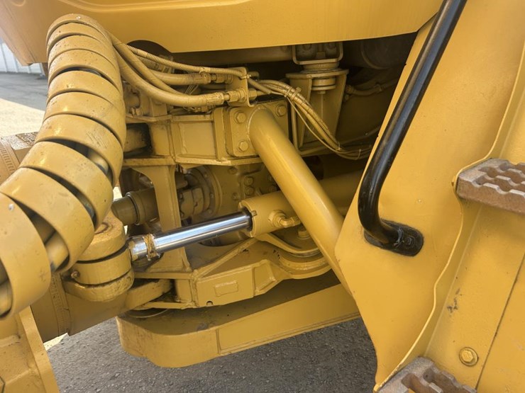 2005-caterpillar-725-image-24