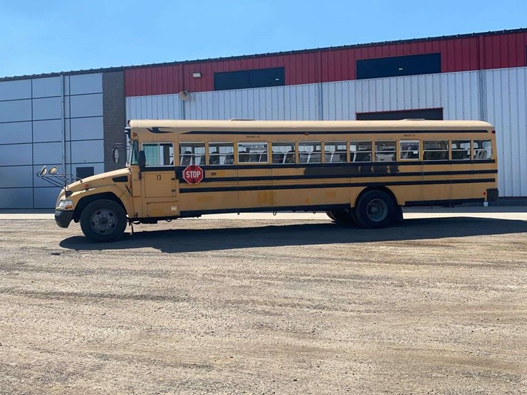 2009-blue-bird-bb-conventional-school-bus-image-1