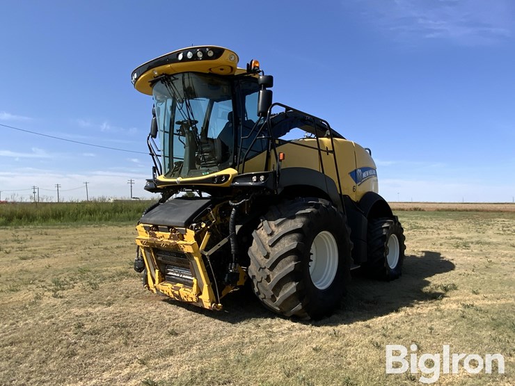 2016-new-holland-fr850-image-1