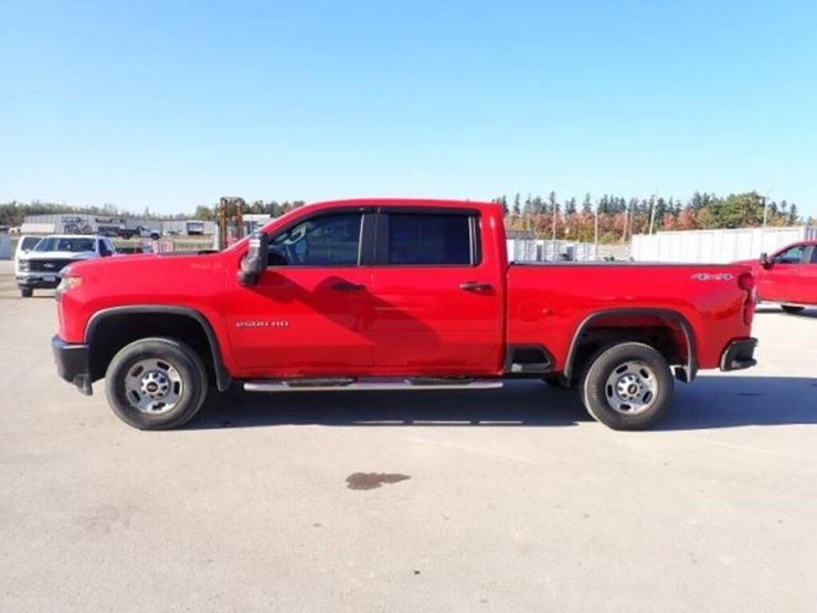 2022-chevrolet-2500hd-image-8
