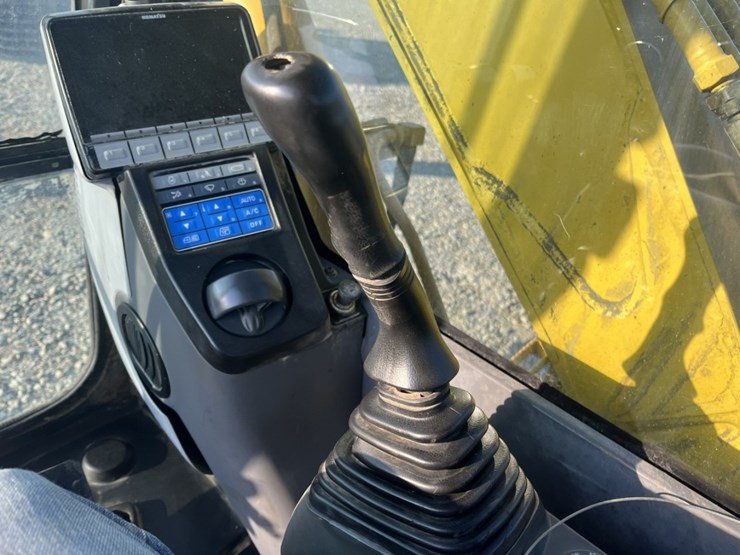 2012-komatsu-pc70-image-37