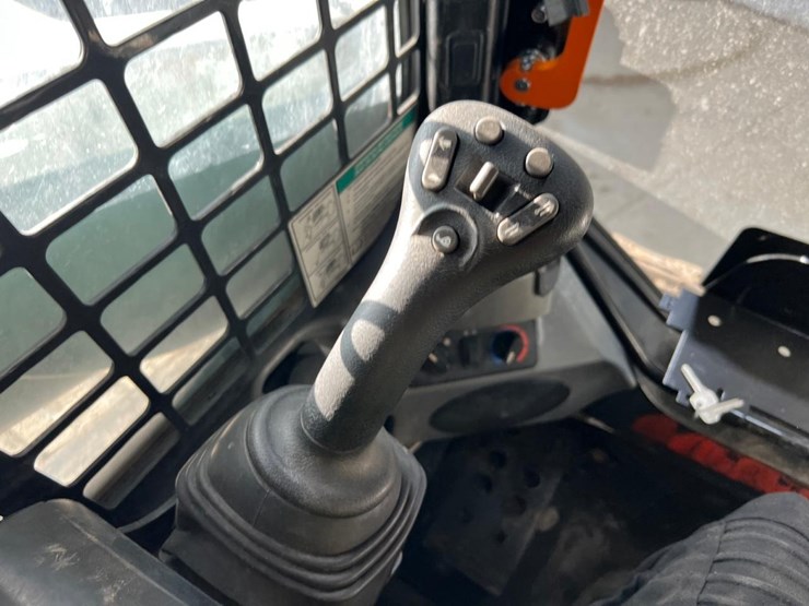 2017-bobcat-t870-image-28