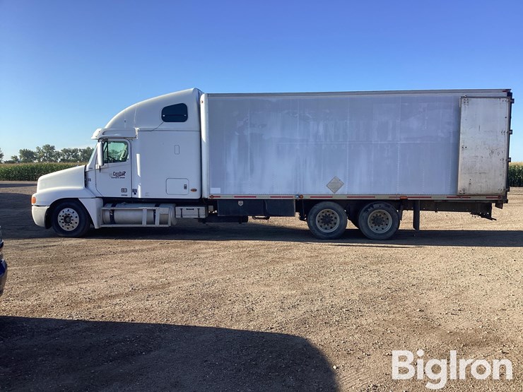 1999-freightliner-flc120-image-8