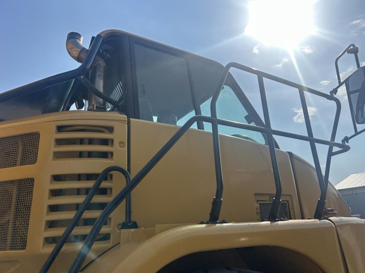 2005-caterpillar-725-image-27
