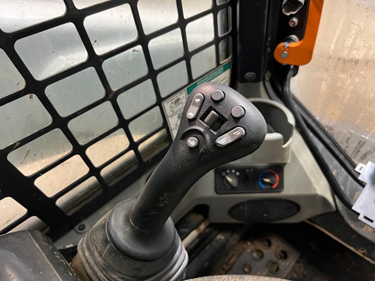 2015-bobcat-t770-image-27