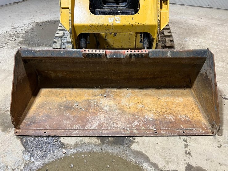 2016-caterpillar-259d-image-10