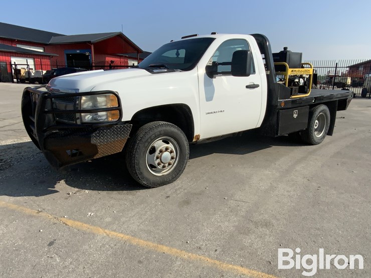 2013-chevrolet-silverado-3500-image-1