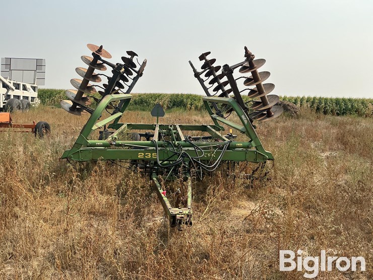 john-deere-235-image-2