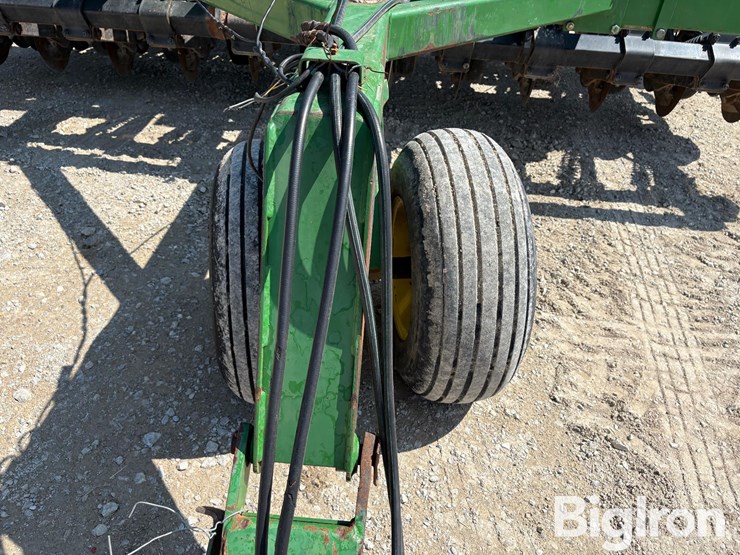john-deere-750-image-9