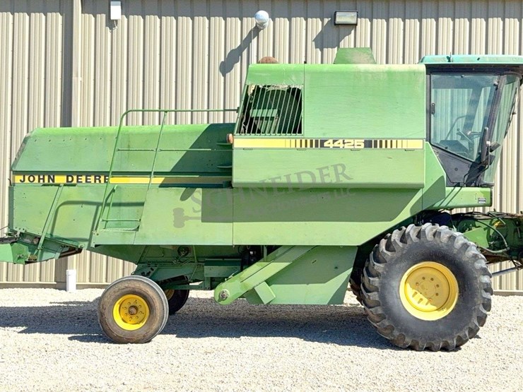 john-deere-4425-image-3