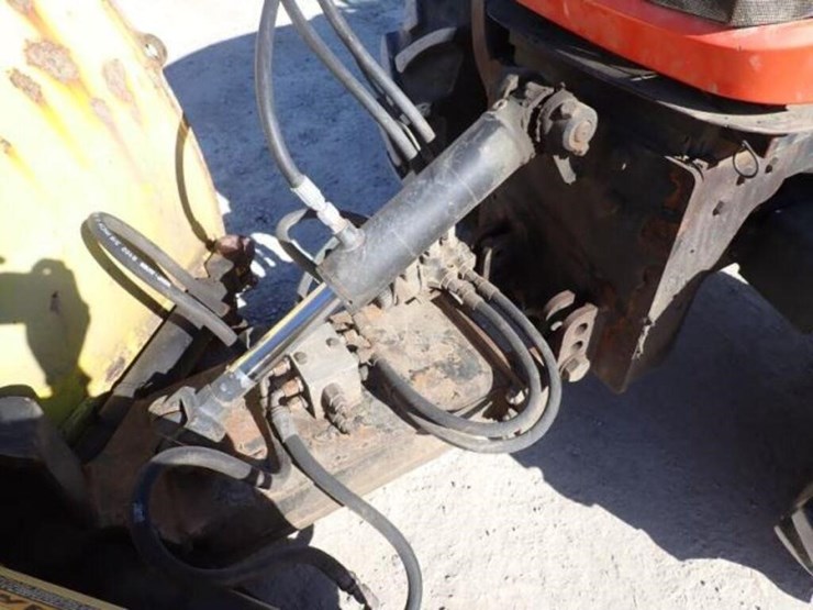 2016-kubota-m7040d-image-49