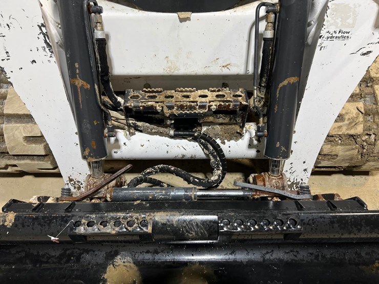 2022-bobcat-t870-image-10