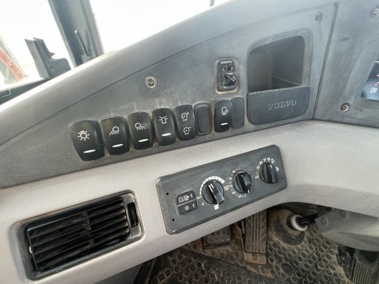 2020-volvo-a60h-image-36