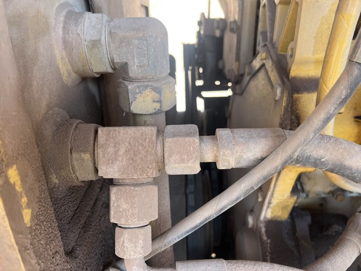 caterpillar-928g-image-93