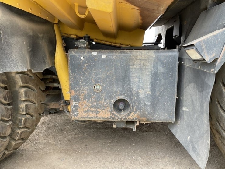 2015-komatsu-hd605-7e0-image-17