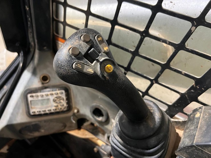 2017-bobcat-t770-image-26